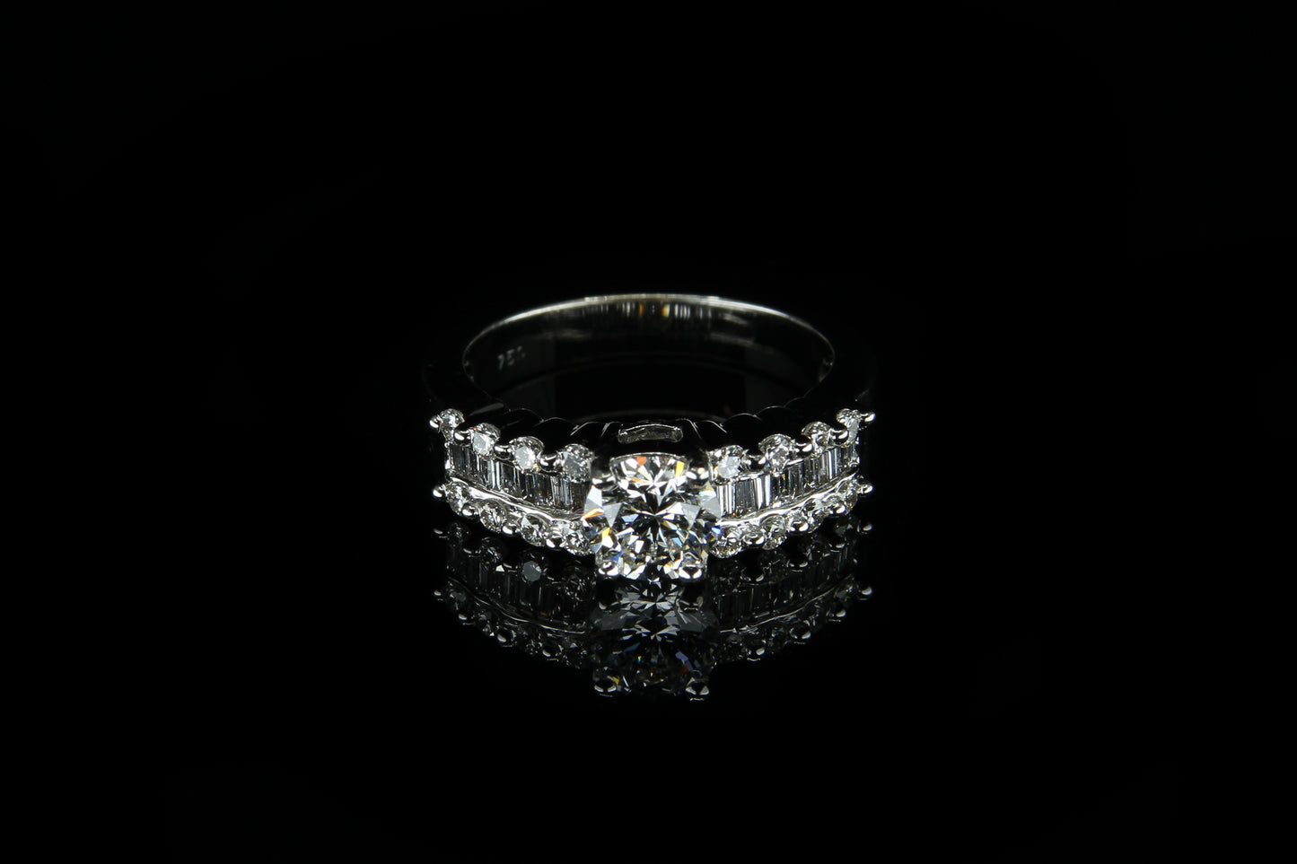 18K W/G Engagement Ring C1.00ct S0.70ct
