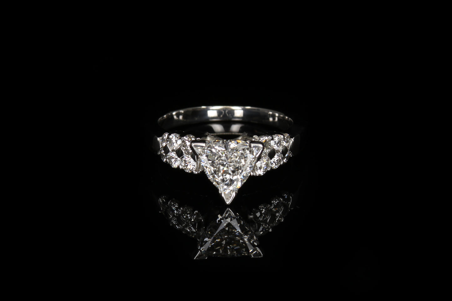 18K W/G Engagement Ring C0.99ct S0.64ct